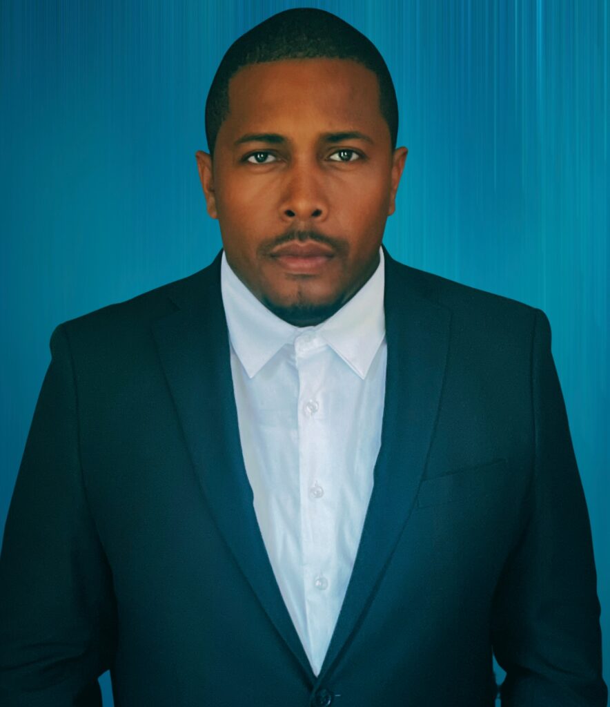 Kelvin Martínez, licensed attorney in Roatán, Bay Islands, Honduras, specializing in real estate and civil law.